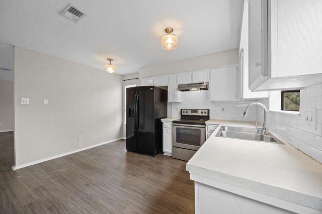 6904 Rifle BND A, Austin, TX 78736