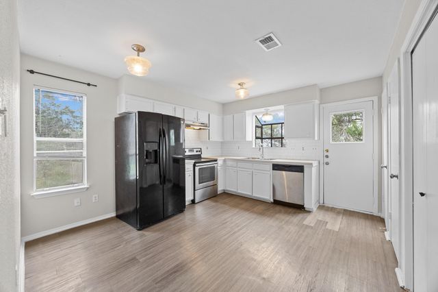 6904 Rifle BND A, Austin, TX 78736