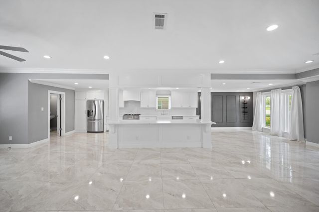 6215 S Braeswood Boulevard, Houston, TX 77096