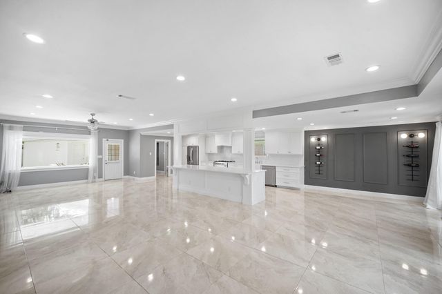 6215 S Braeswood Boulevard, Houston, TX 77096