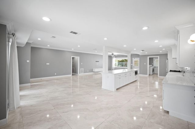 6215 S Braeswood Boulevard, Houston, TX 77096