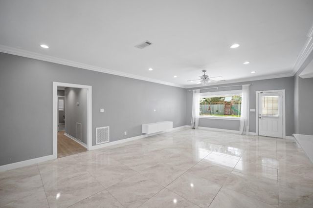 6215 S Braeswood Boulevard, Houston, TX 77096