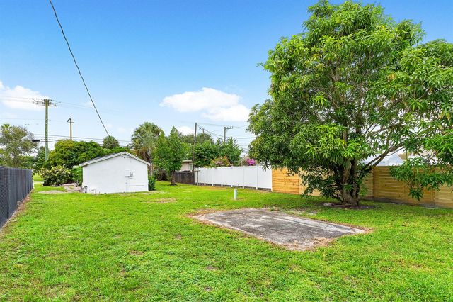 107 SW 4TH Avenue, Delray Beach, FL 33444