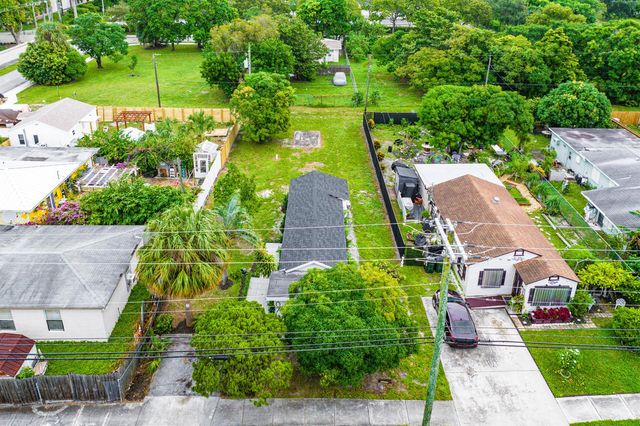 107 SW 4TH Avenue, Delray Beach, FL 33444