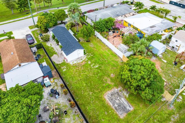 107 SW 4TH Avenue, Delray Beach, FL 33444