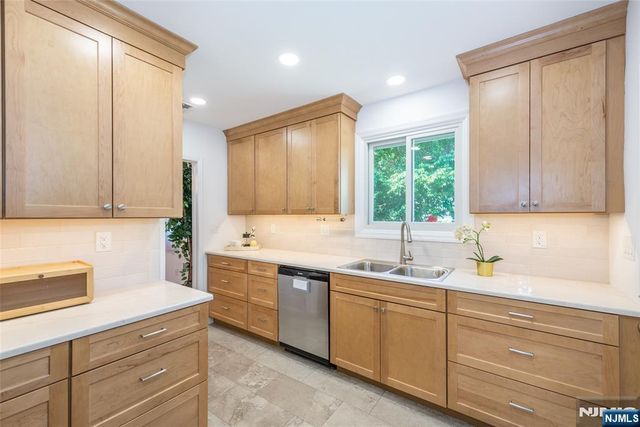 110 Woodlawn Avenue, Clifton, NJ 07013
