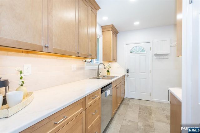 110 Woodlawn Avenue, Clifton, NJ 07013