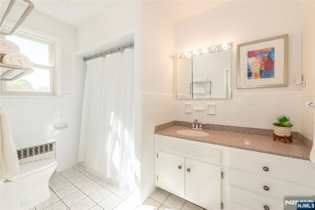 110 Woodlawn Avenue, Clifton, NJ 07013