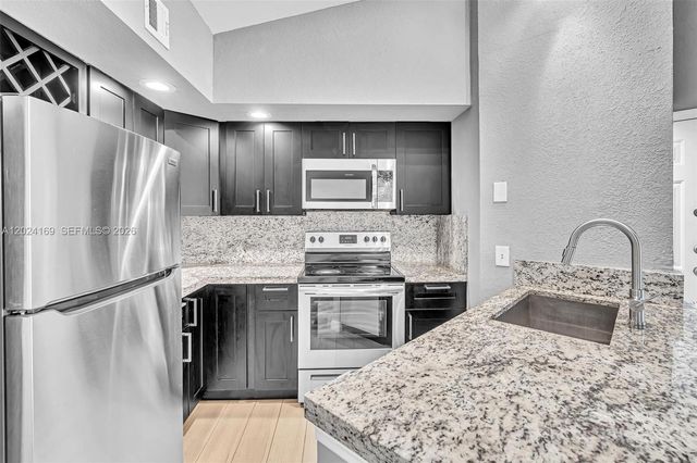 3300 N Pinewalk Dr N 1925, Margate, FL 33063