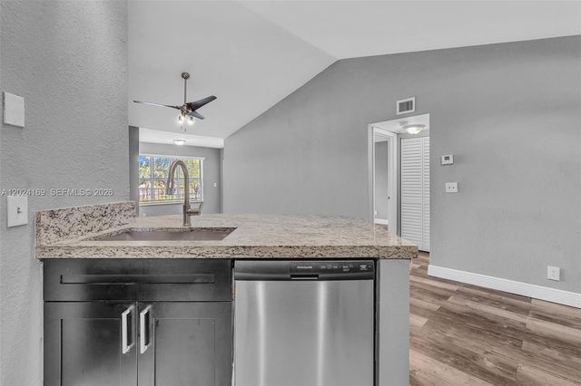 3300 N Pinewalk Dr N 1925, Margate, FL 33063
