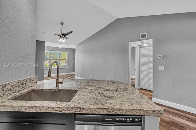 3300 N Pinewalk Dr N 1925, Margate, FL 33063