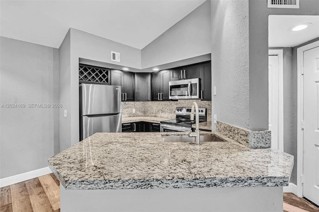 3300 N Pinewalk Dr N 1925, Margate, FL 33063