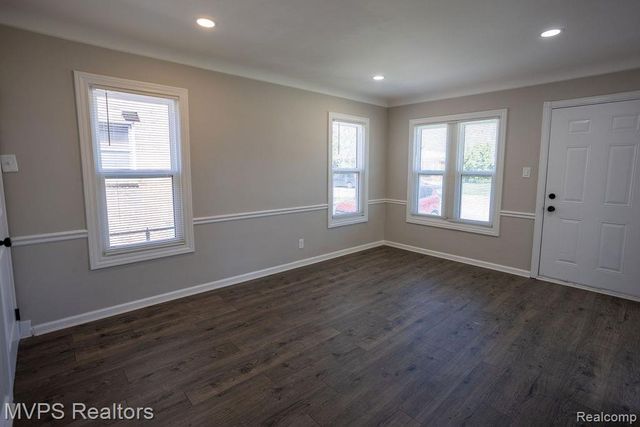 20813 Universal Avenue, Eastpointe, MI 48021