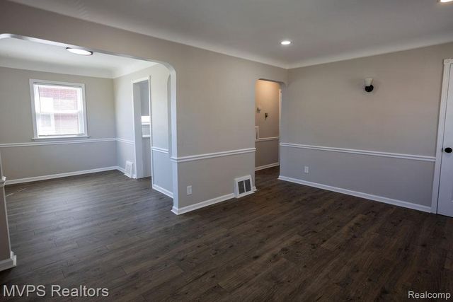 20813 Universal Avenue, Eastpointe, MI 48021