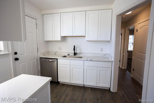 20813 Universal Avenue, Eastpointe, MI 48021