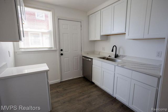 20813 Universal Avenue, Eastpointe, MI 48021