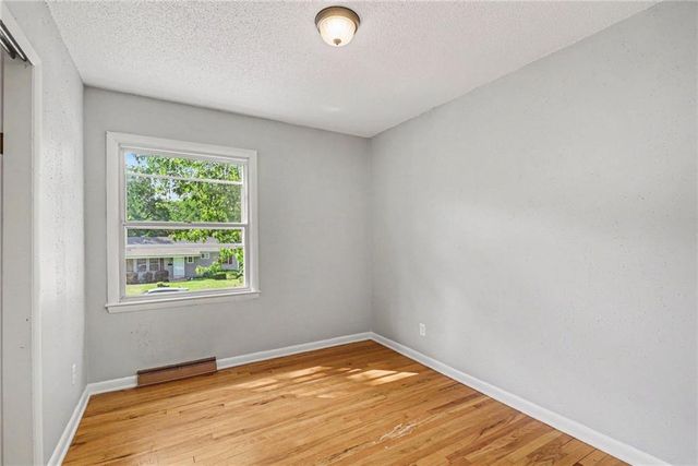 9939 Harrison Street, Kansas City, MO 64131