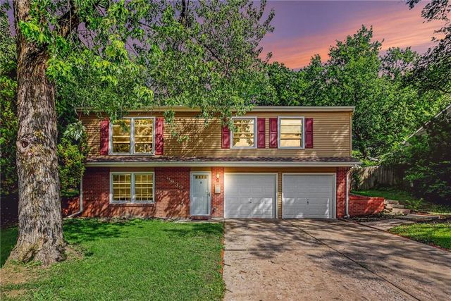 9939 Harrison Street, Kansas City, MO 64131