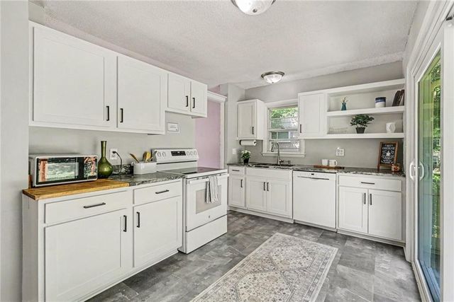 9939 Harrison Street, Kansas City, MO 64131