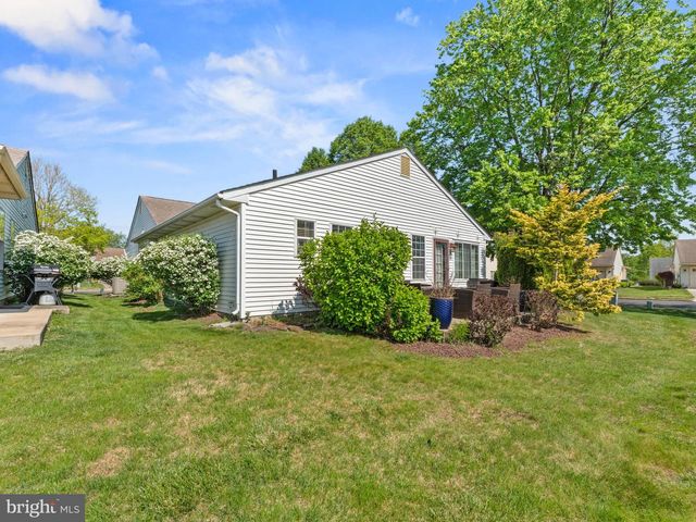 2 WINDMILL CT, Columbus, NJ 08022
