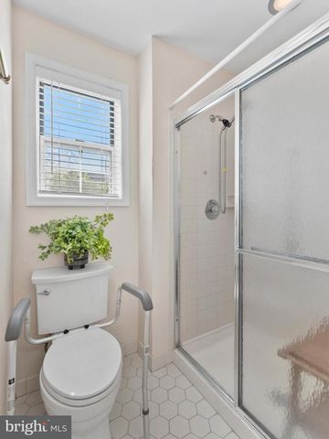 2 WINDMILL CT, Columbus, NJ 08022