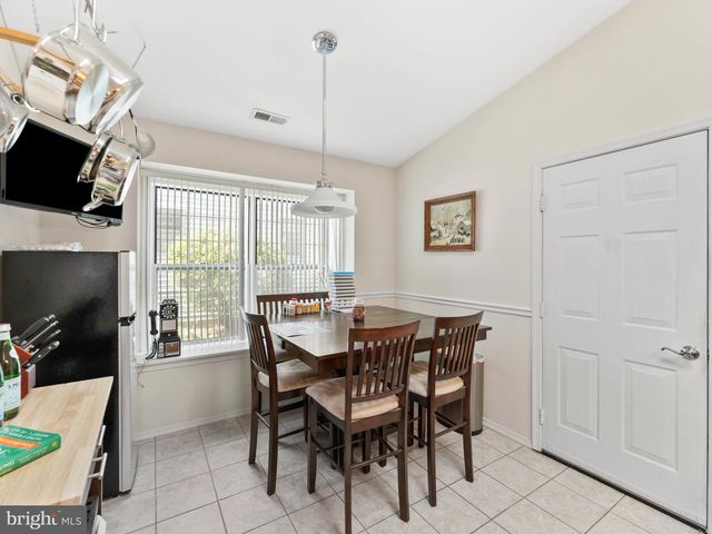 2 WINDMILL CT, Columbus, NJ 08022