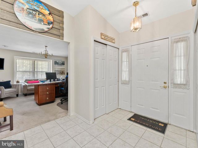 2 WINDMILL CT, Columbus, NJ 08022