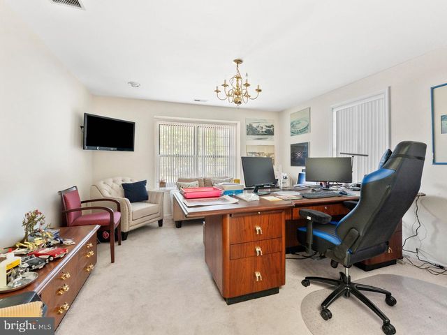 2 WINDMILL CT, Columbus, NJ 08022