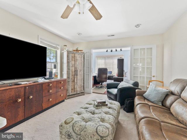 2 WINDMILL CT, Columbus, NJ 08022