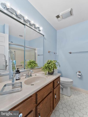 2 WINDMILL CT, Columbus, NJ 08022