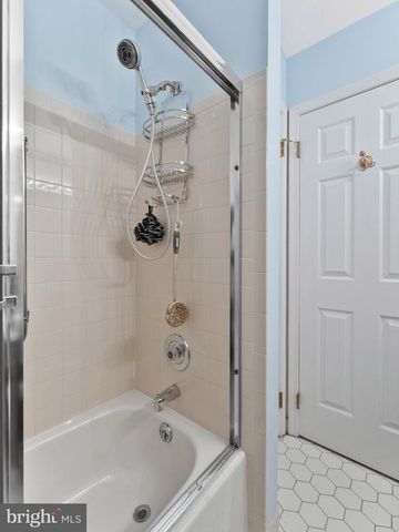 2 WINDMILL CT, Columbus, NJ 08022