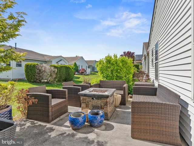 2 WINDMILL CT, Columbus, NJ 08022