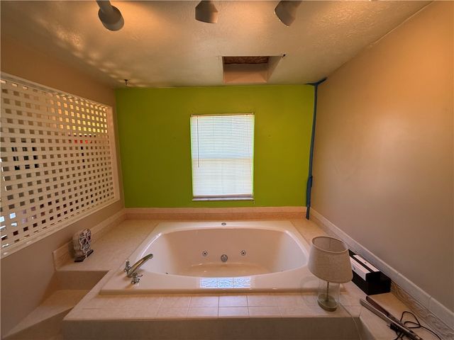 314 Canterbury Ct, Oakmont, PA 15139