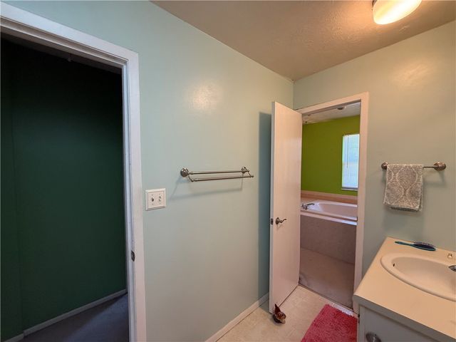 314 Canterbury Ct, Oakmont, PA 15139