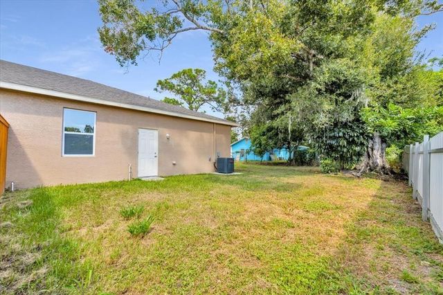 306 N 18th Court 2, Fort Pierce, FL 34950
