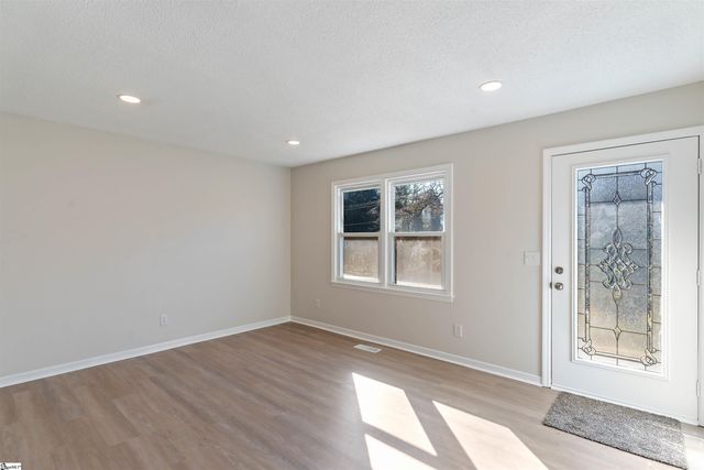 210 N Randolph Avenue, Landrum, SC 29356