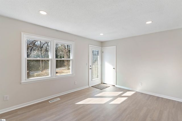 210 N Randolph Avenue, Landrum, SC 29356