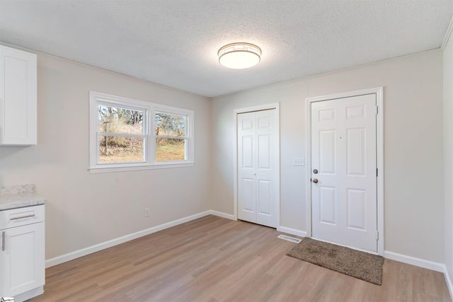 210 N Randolph Avenue, Landrum, SC 29356