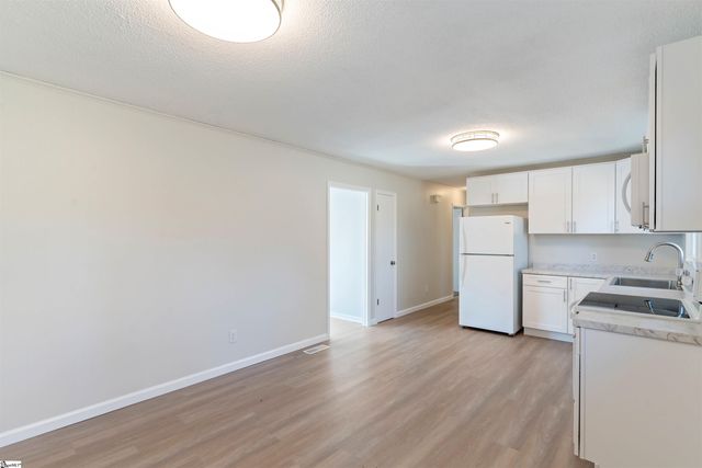 210 N Randolph Avenue, Landrum, SC 29356