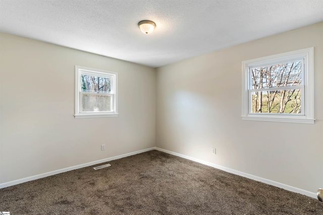 210 N Randolph Avenue, Landrum, SC 29356