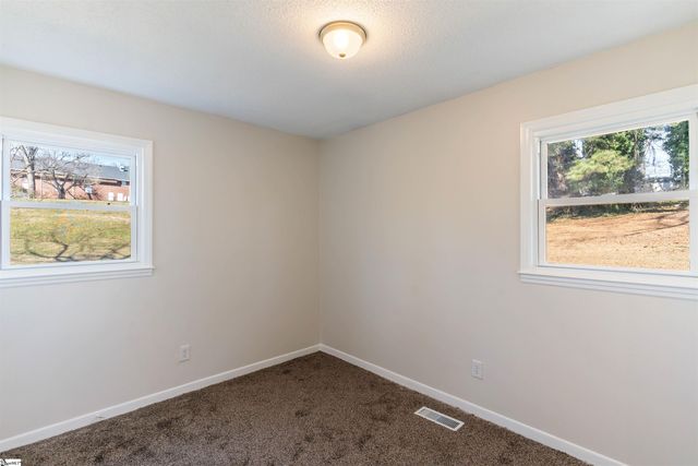 210 N Randolph Avenue, Landrum, SC 29356