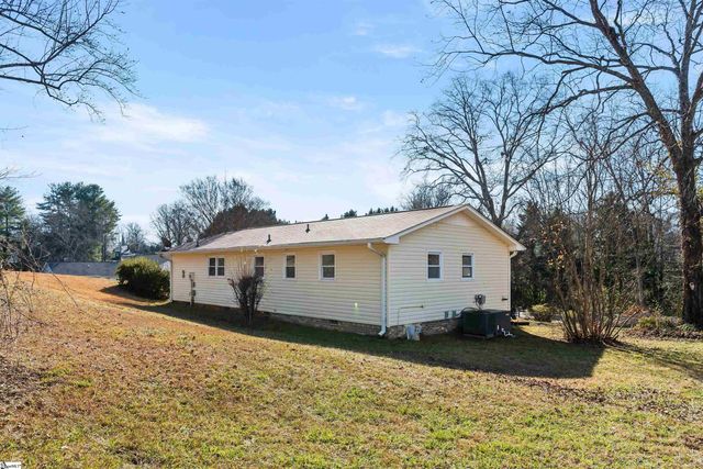 210 N Randolph Avenue, Landrum, SC 29356