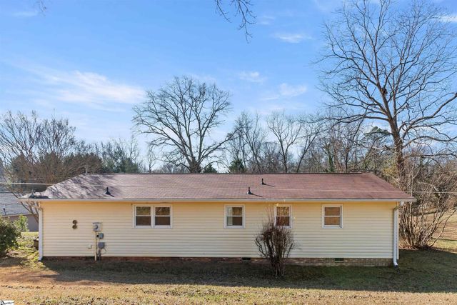 210 N Randolph Avenue, Landrum, SC 29356