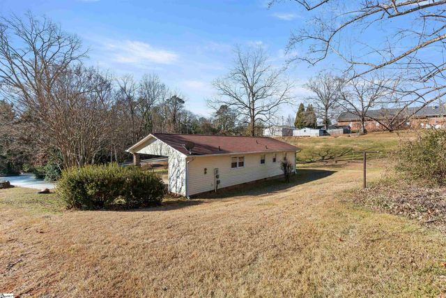 210 N Randolph Avenue, Landrum, SC 29356