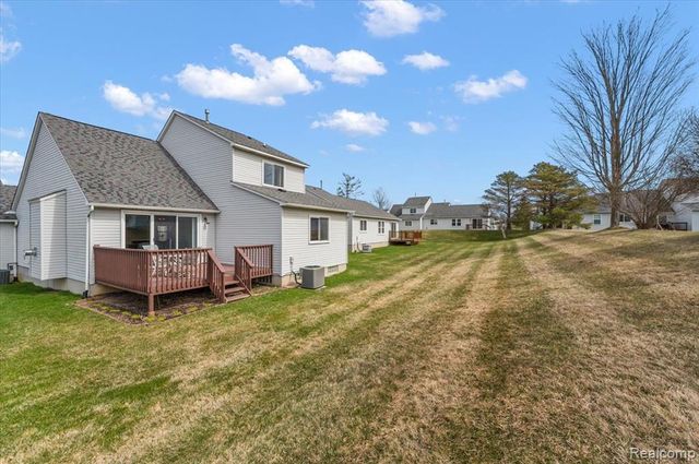 734 Challenging Trail 65, South Lyon, MI 48178