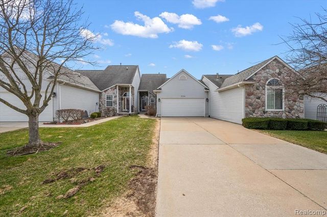 734 Challenging Trail 65, South Lyon, MI 48178