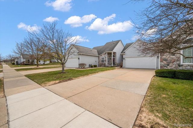 734 Challenging Trail 65, South Lyon, MI 48178