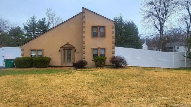 98 Sutton Park Road, Poughkeepsie, NY 12603