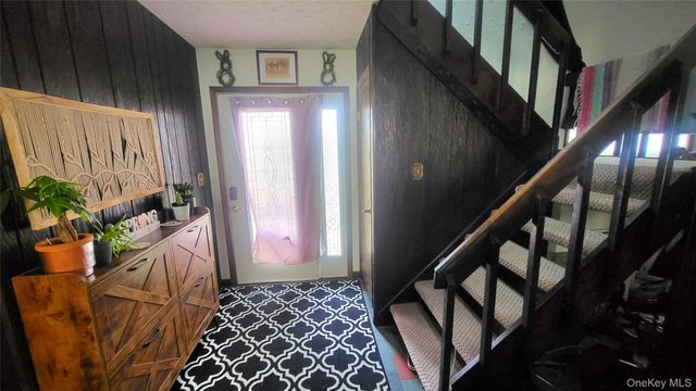 98 Sutton Park Road, Poughkeepsie, NY 12603