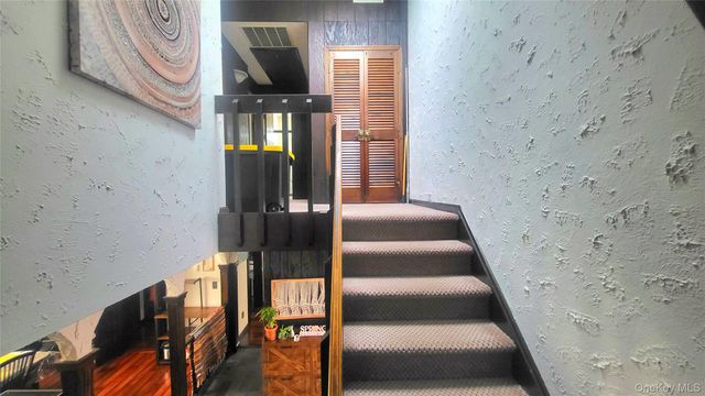 98 Sutton Park Road, Poughkeepsie, NY 12603